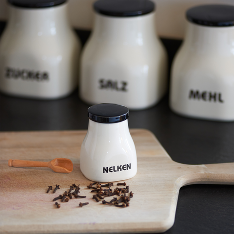 Tin of cloves 556 | Decor 009-1942